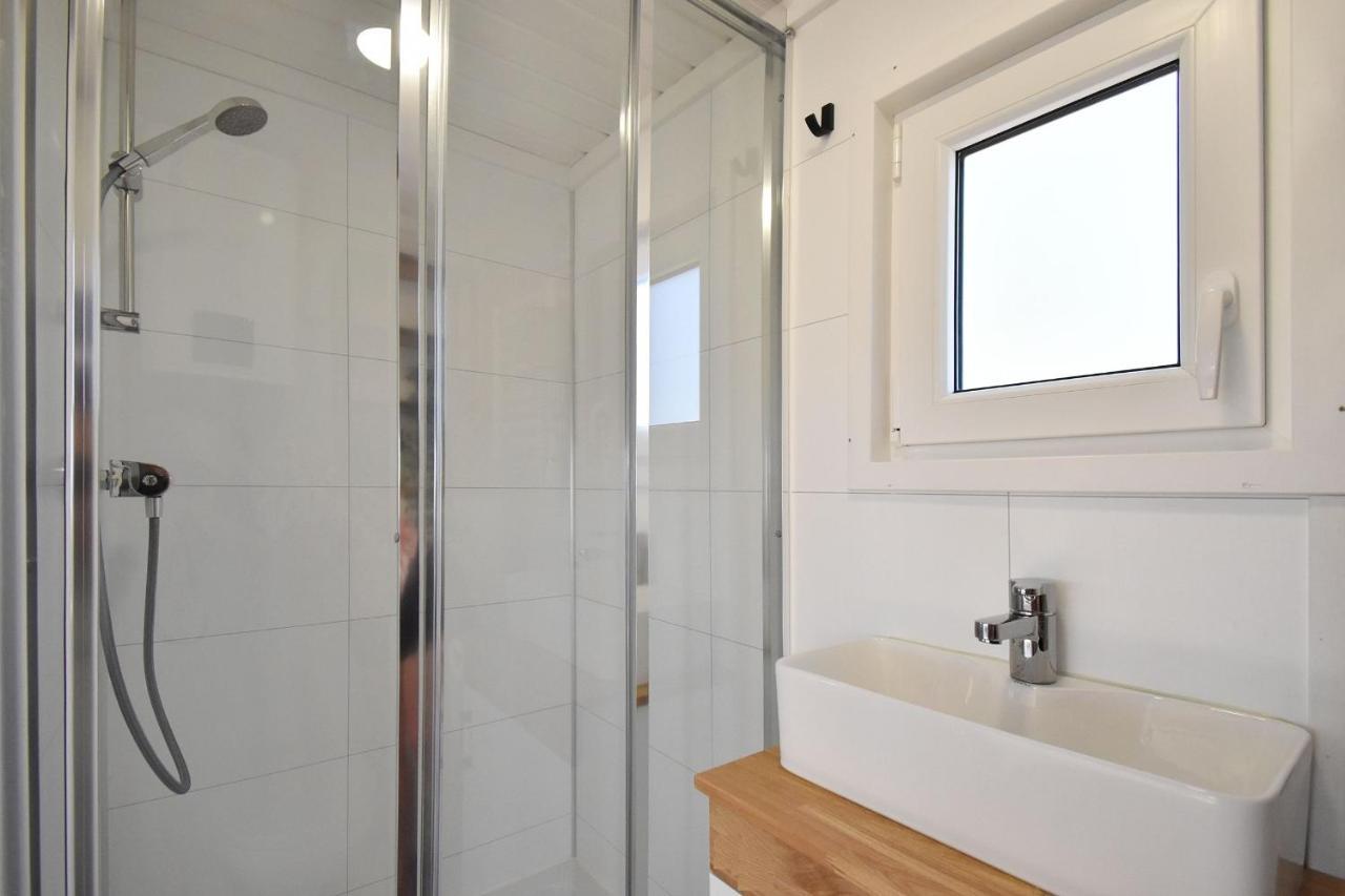 Dadaj Park - Tiny House Villa บิสกูเปียซ ภายนอก รูปภาพ
