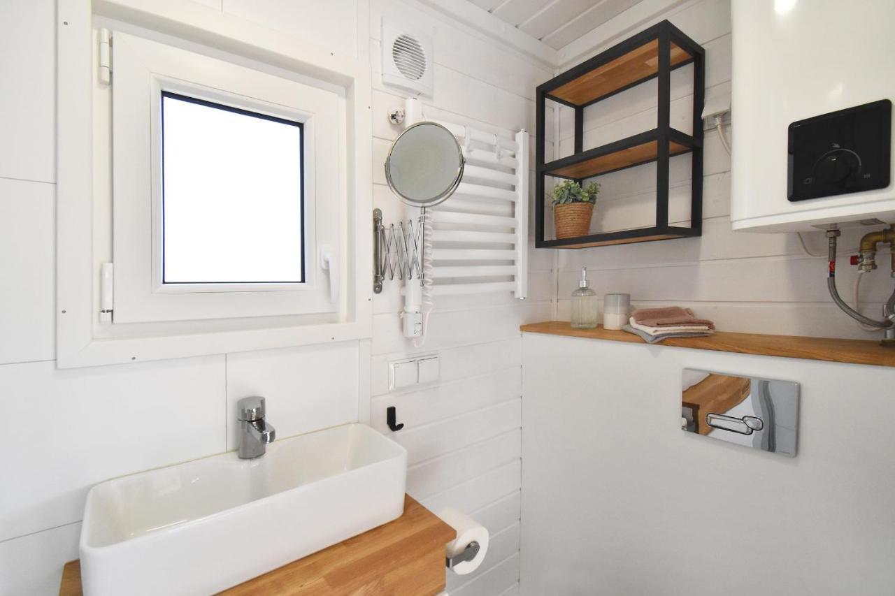 Dadaj Park - Tiny House Villa บิสกูเปียซ ภายนอก รูปภาพ